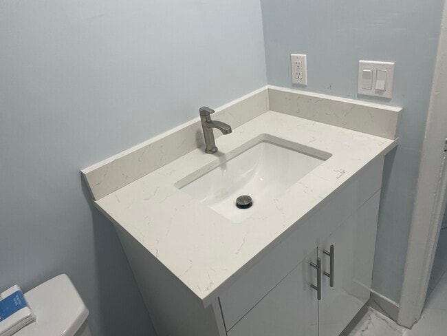 Building Photo - 4717 Carver St