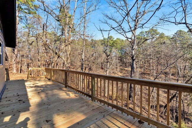 Building Photo - Freshly Remodeled 2 Bed 1.5 Bath home with large deck