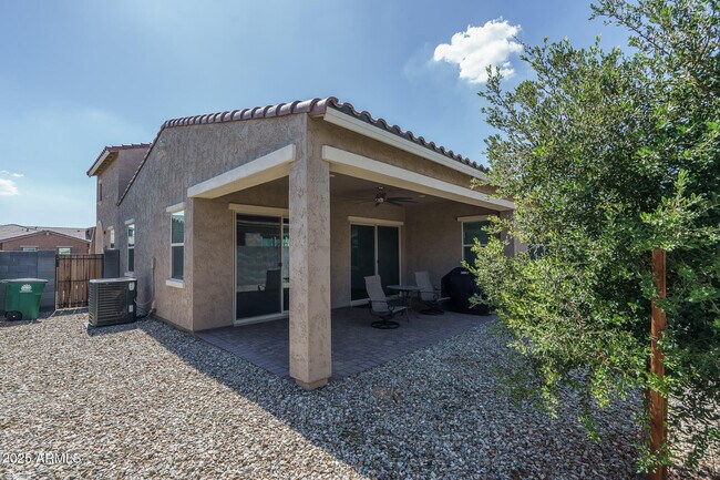 Building Photo - 14084 W Desert Flower Dr