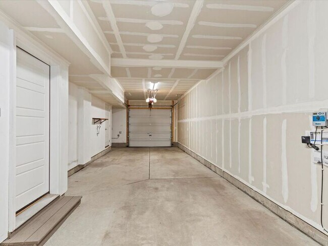 Building Photo - 2504 N Moline St