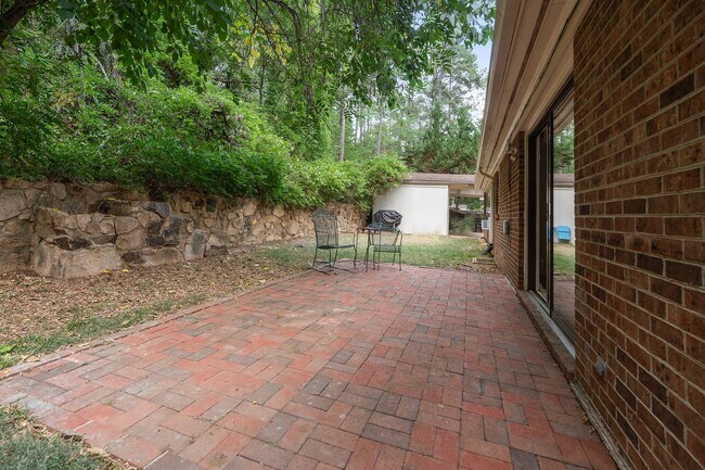 Building Photo - Chapel Hill Ranch Lakeshore community