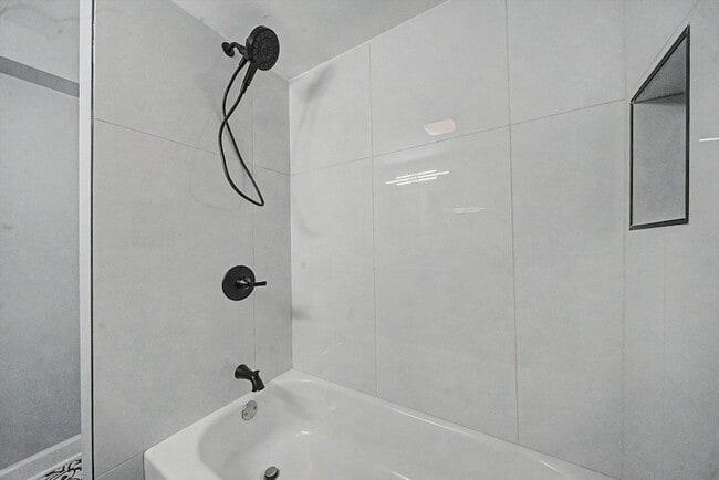 Building Photo - 1511 N Linder Ave