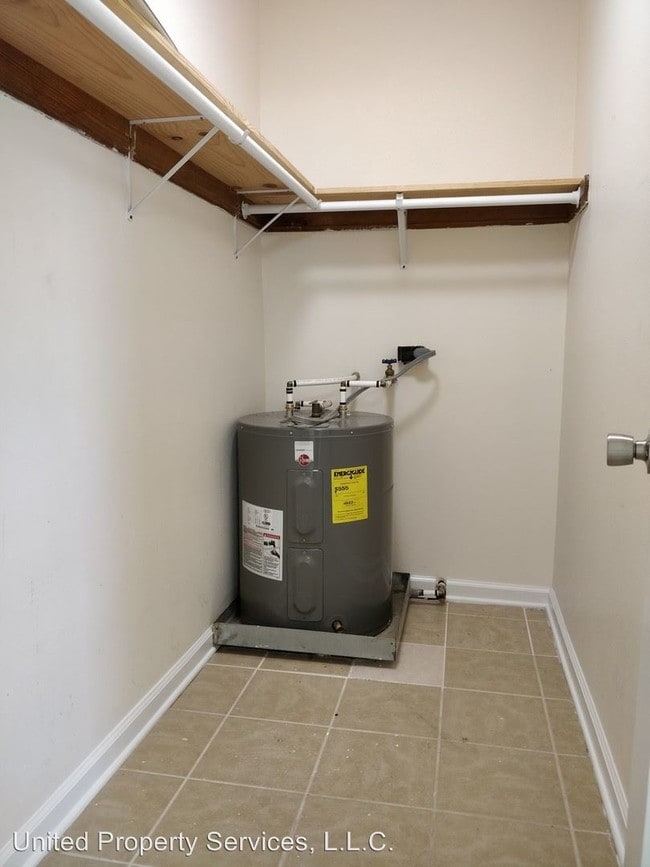 Building Photo - 702 Bonin Rd