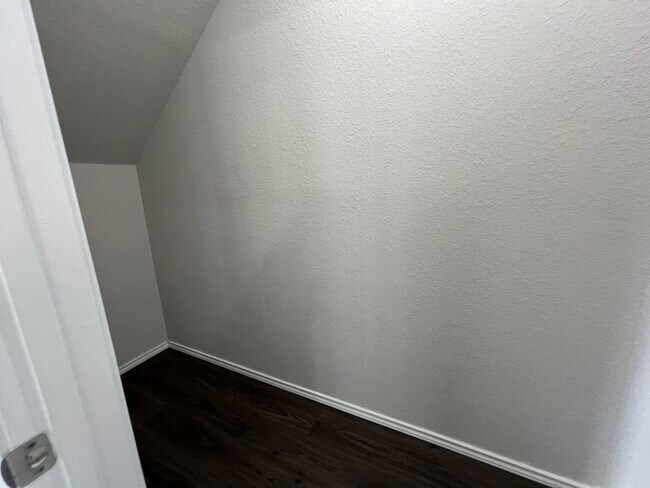 Building Photo - Luxury 3/2 Duplex in Seguin, Texas