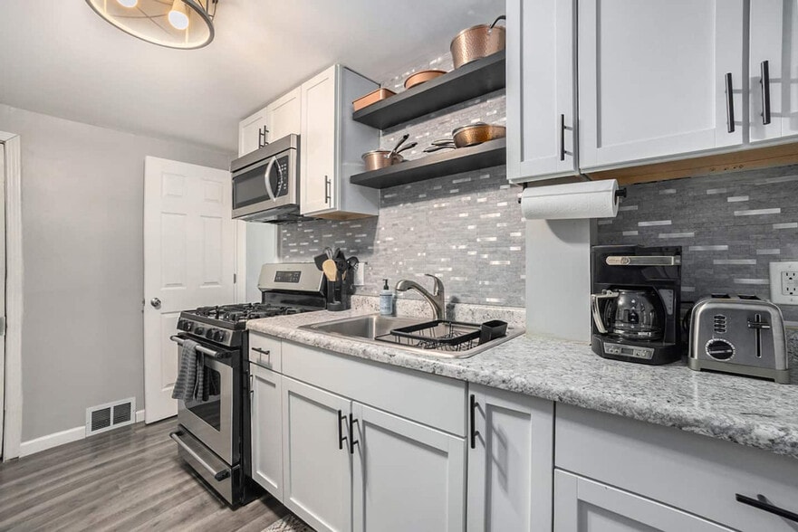 Building Photo - 415 6th St NW