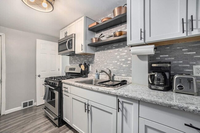 Building Photo - 415 6th St NW