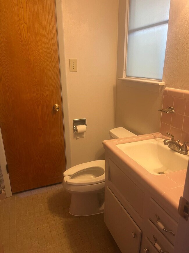 Building Photo - 3517 Tanglebriar Dr