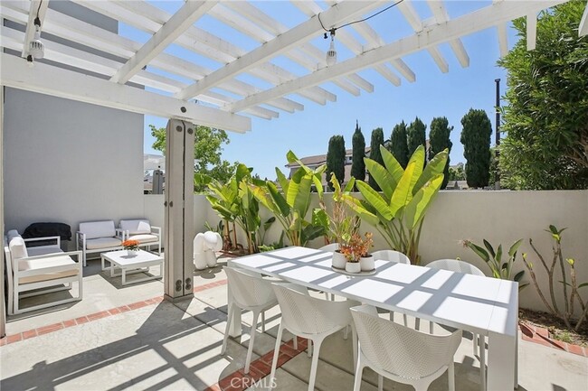 Building Photo - 15 Waterway