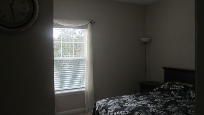 Building Photo - 8226 Green Parrot Rd