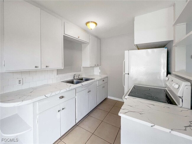 Building Photo - 9861 Orange River Blvd