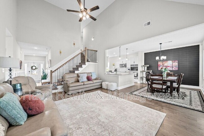 Building Photo - 538 Fieldview Wy