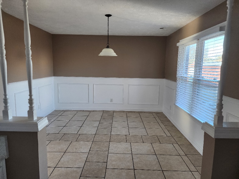 Building Photo - 7769 Adrian Dr