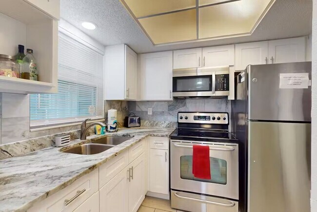 Building Photo - 4013 Audubon Dr