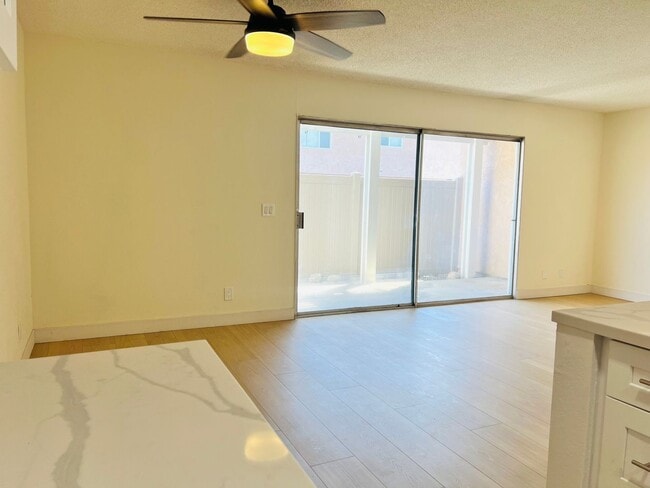 Building Photo - Beautiful 2 bedroom Condo