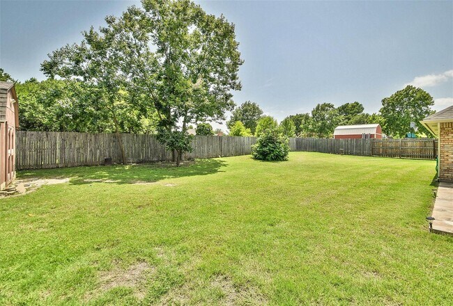Building Photo - Beautiful Home on Mature Tree'd Lot  in We...