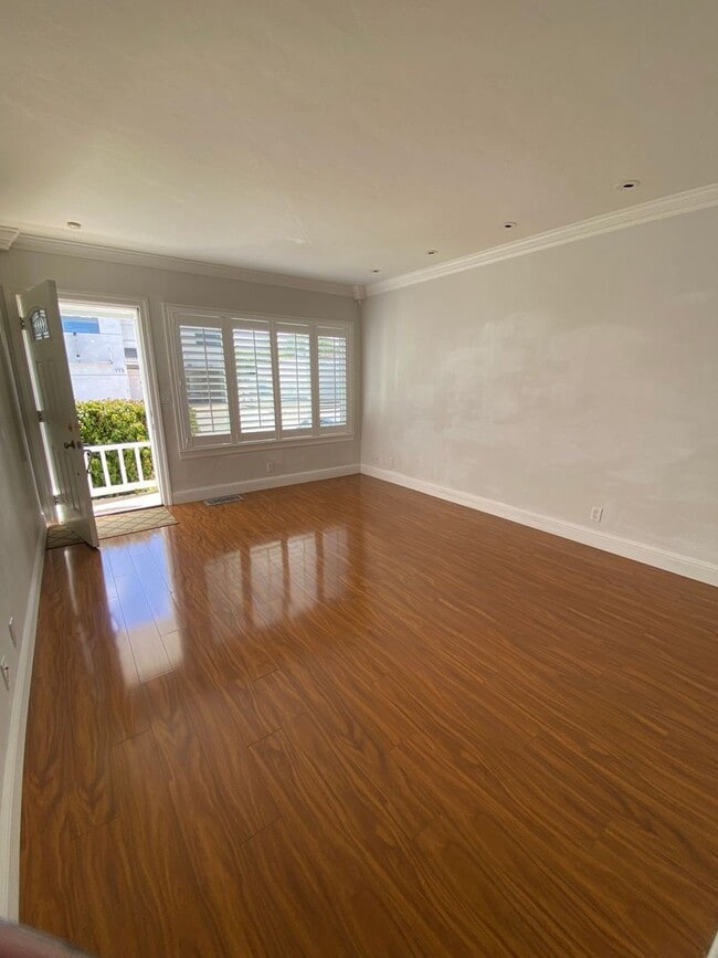 Building Photo - Cozy 2 bedroom 1 bath home Huntington Park