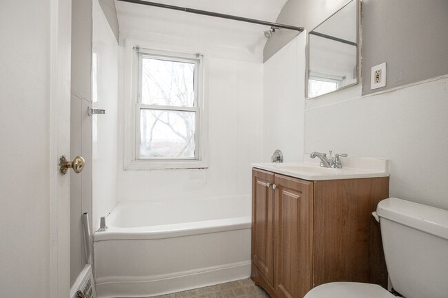 Building Photo - 2 BED 1 BATH BEAUTIFUL SINGLE FAMILY HOME