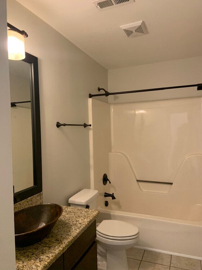 Building Photo - Updated 3 Bedroom in Adams Farm
