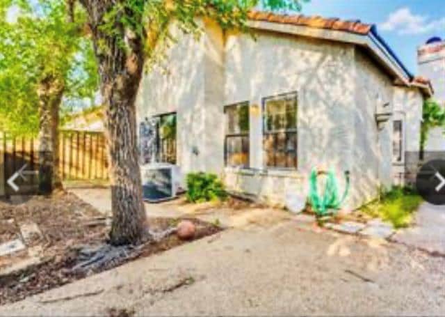 Building Photo - 625 Fiesta Cir