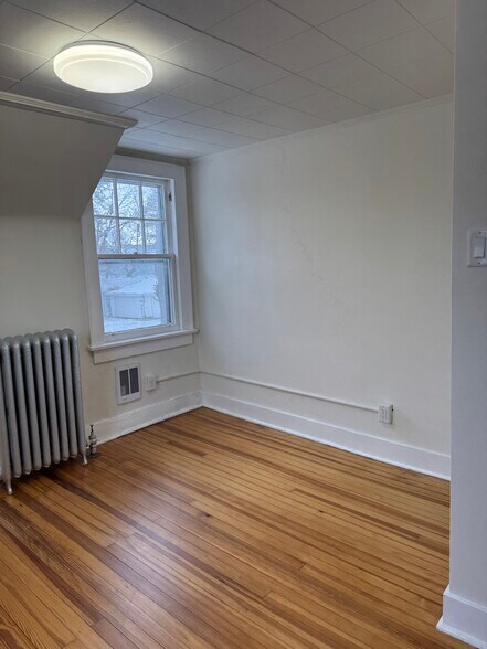 Building Photo - 245 E Hamilton Ave