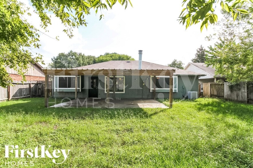 Building Photo - 16710 Lonesome Quail Dr