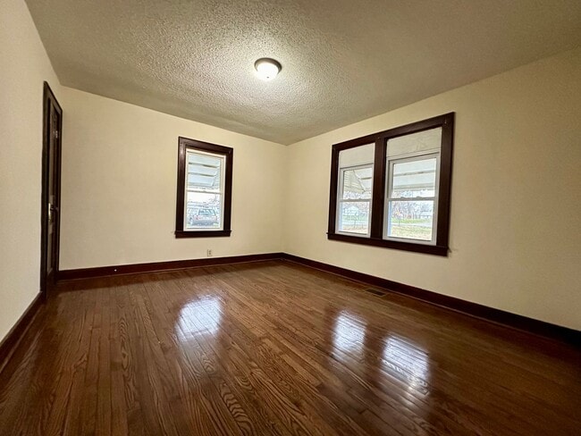 Building Photo - 811 Pembroke Oak Grove Rd
