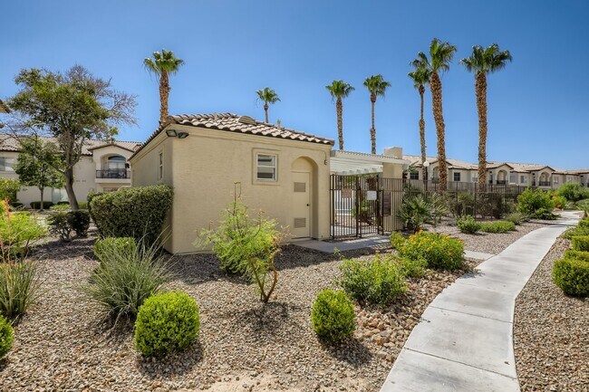 Building Photo - Discover this spacious and well-appointed 2-bedroom + office/den, 2-bath condo located in the hig...