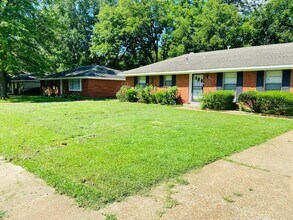 Building Photo - Clean Three Bedroom/One Bath