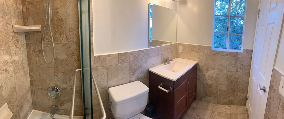 Building Photo - 305 E Valencia Ave