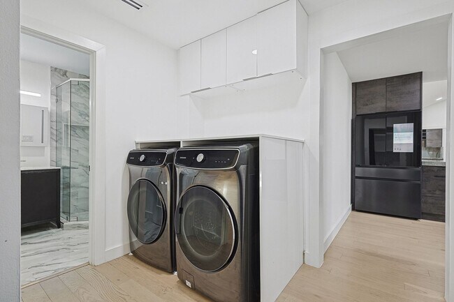 Building Photo - 12417 Quincy Ln