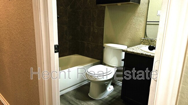 Building Photo - 262 Rosalie Dr