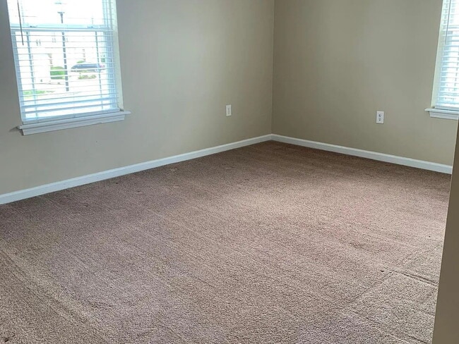 Building Photo - Corner Lot Townhome on Cul-de-sac