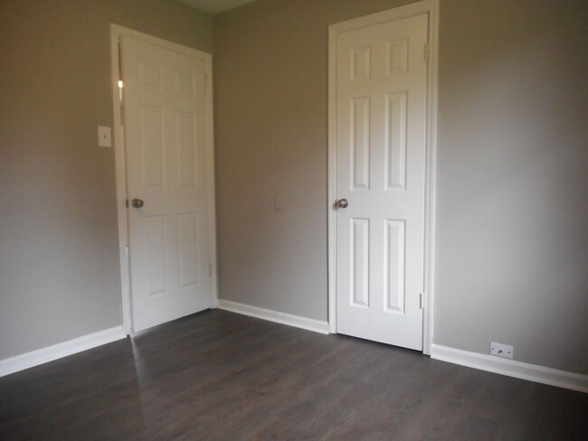 Building Photo - Charming 3 Bedroom, 1.5 Bath Home with Gar...