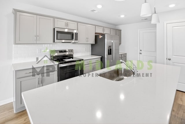 Building Photo - 13 Ozark Dr