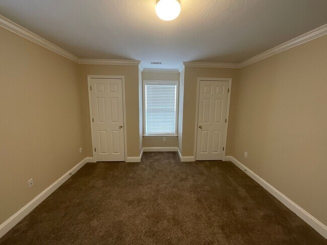 Building Photo - 852 Hamilton Ct