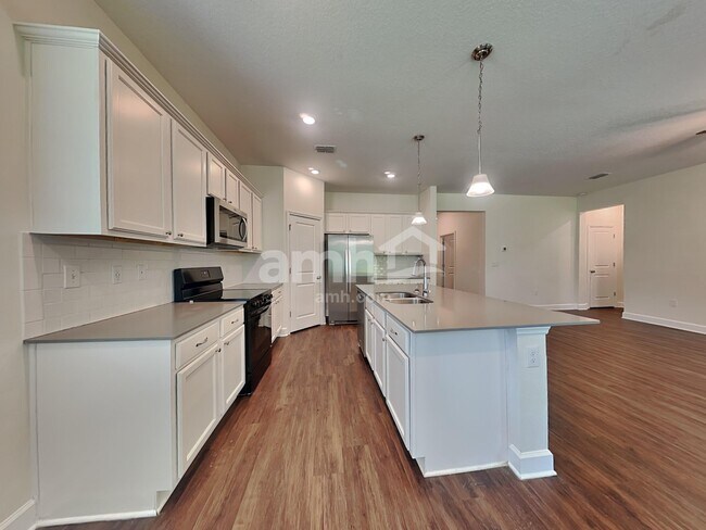 Building Photo - 2211 Saffron Walden Dr