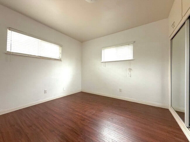 Building Photo - 4719 La Presa Ave