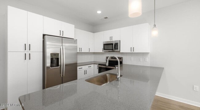 Building Photo - 8067 Purchase Ne Pl