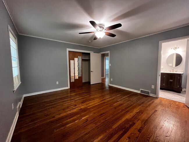 Building Photo - Wonderfull 3 Bedrooms along with 2 Full Ba...