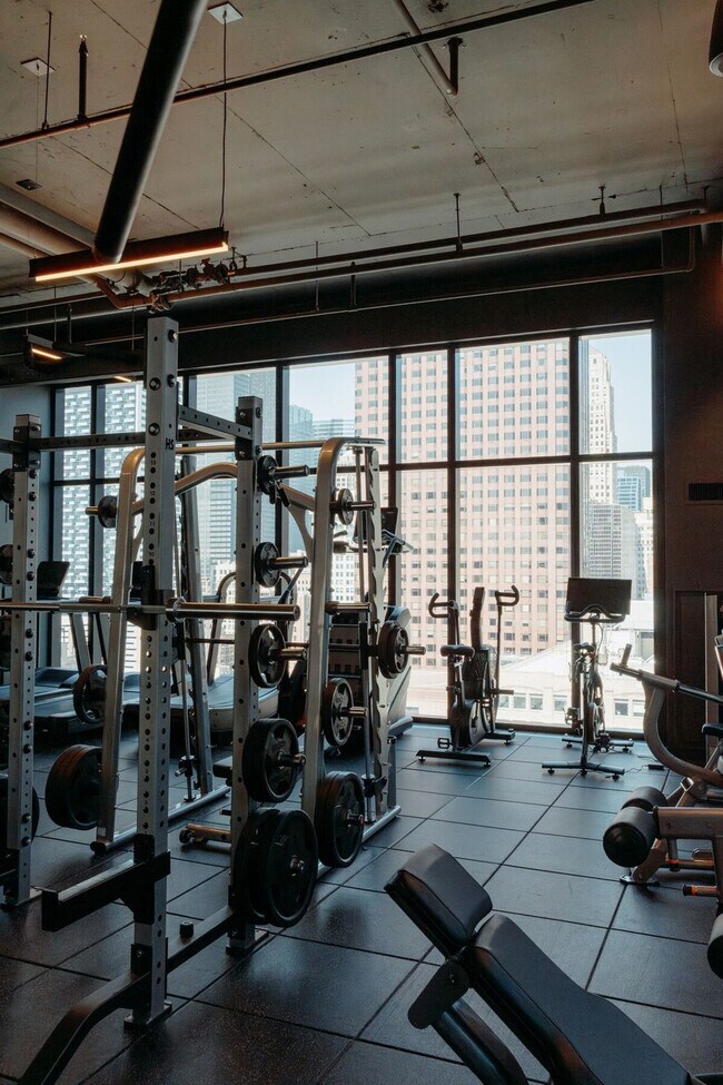 Building Photo - 633 S LaSalle St