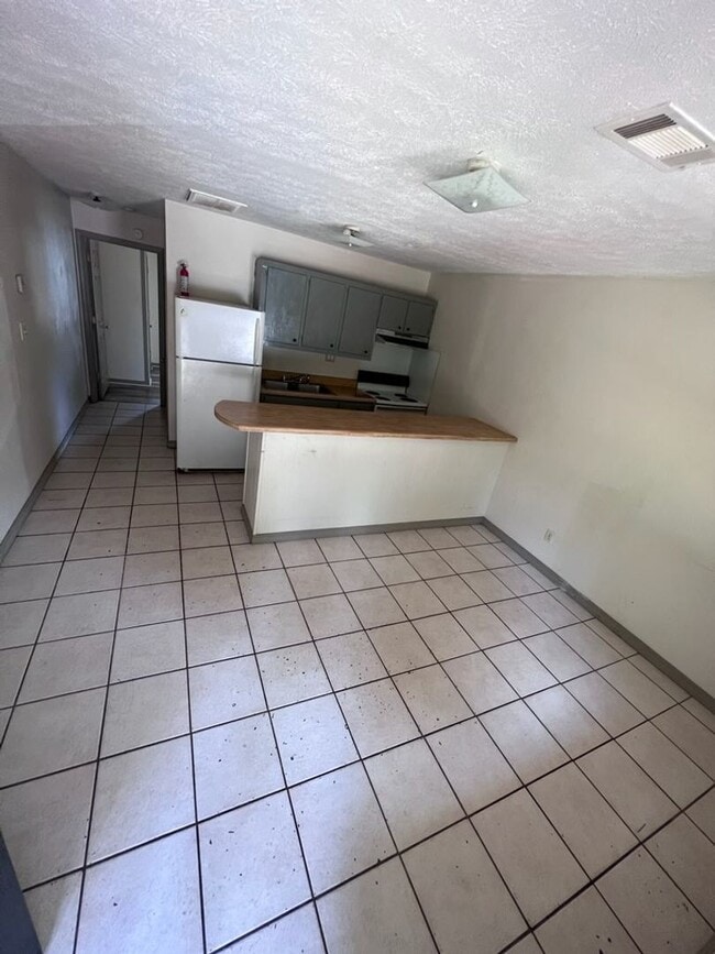 Building Photo - Monthly Paid Rent
