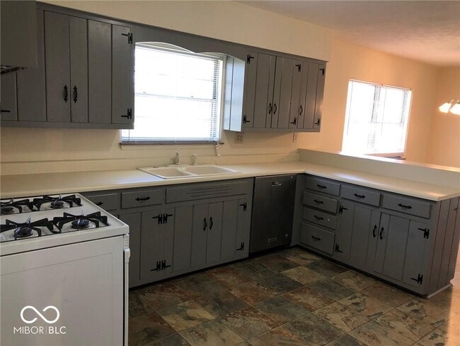 Building Photo - 105 Winding Way