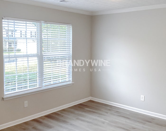 Building Photo - 2025 Newton Estates Dr