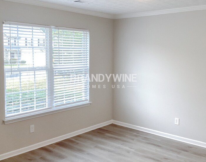 Building Photo - 2025 Newton Estates Dr