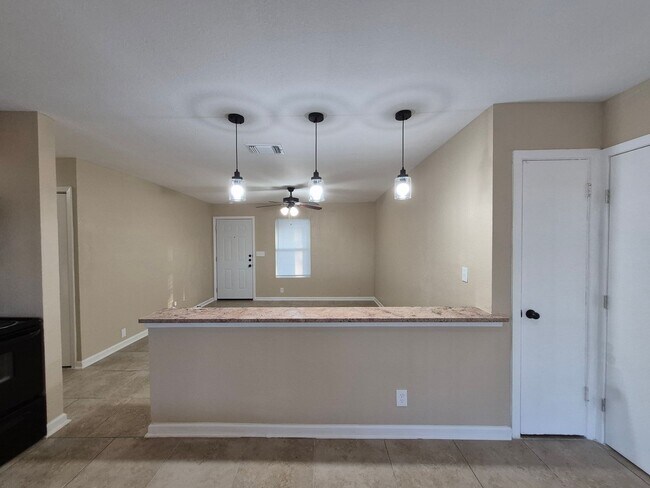 Building Photo - 7215 Glen Heights