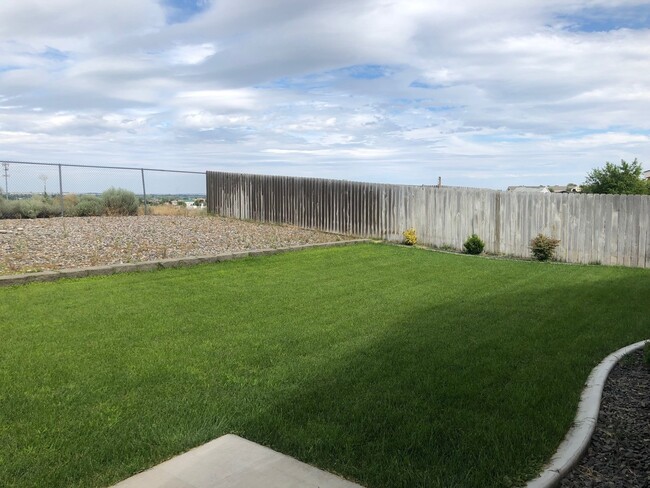 Building Photo - Beautiful 3 bedroom 2 bath in Kennewick of...