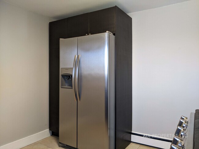 Building Photo - 1005 Newton St