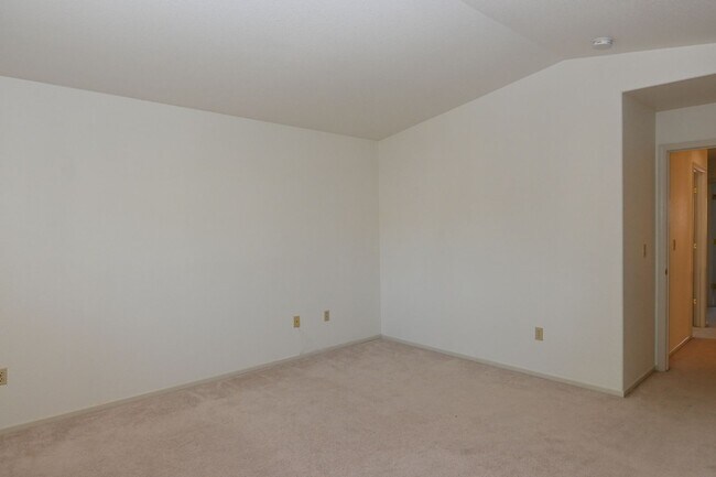 Building Photo - 2 story home, gated community, near Shops ...