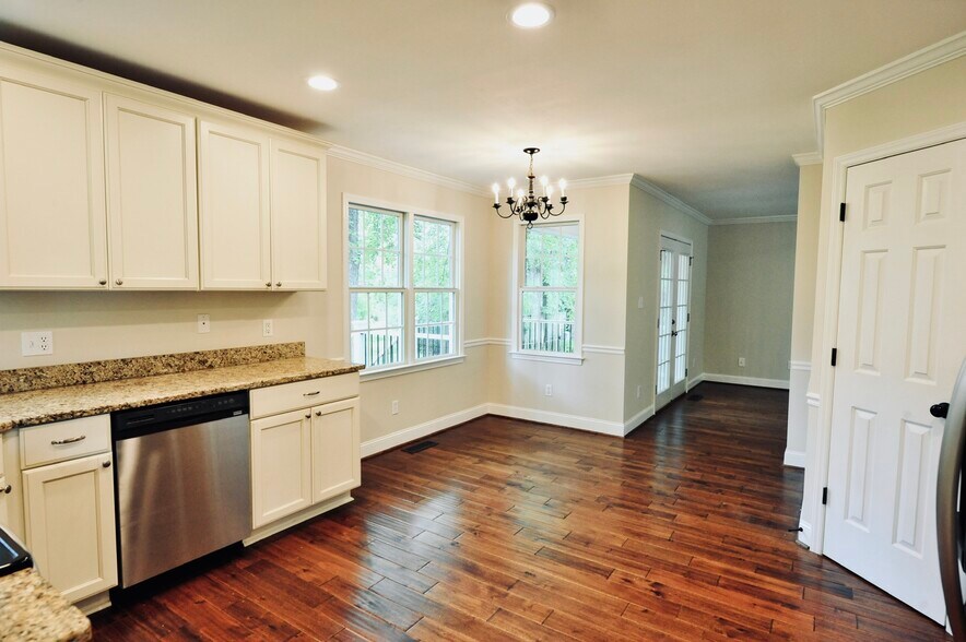 Building Photo - 962 Saint Catherines Dr