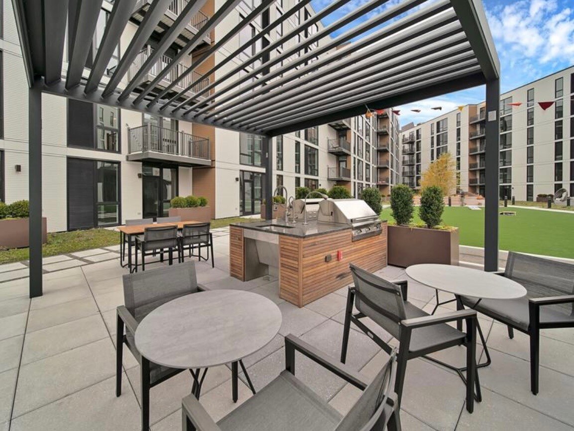 Building Photo - 2155 N Elston Ave